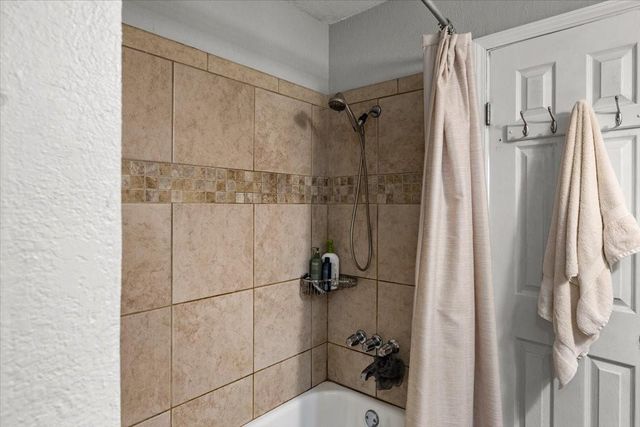 5213 Winding Brook Drive, Dickinson, TX 77539