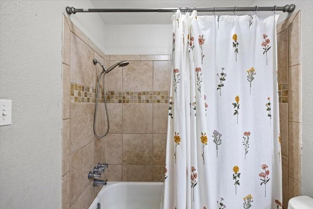 5213 Winding Brook Drive, Dickinson, TX 77539