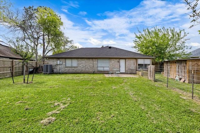 5213 Winding Brook Drive, Dickinson, TX 77539