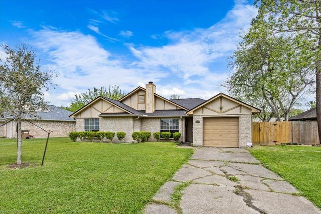 5213 Winding Brook Drive, Dickinson, TX 77539