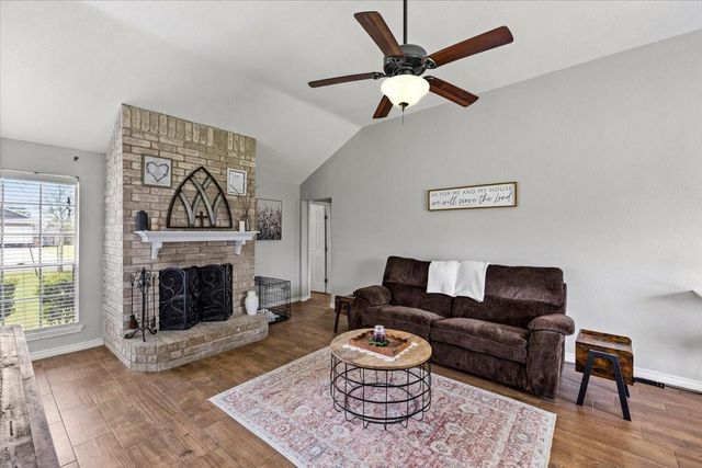 5213 Winding Brook Drive, Dickinson, TX 77539