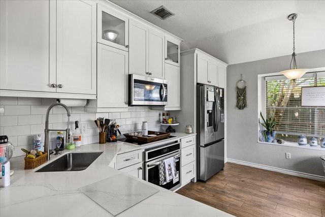 5213 Winding Brook Drive, Dickinson, TX 77539