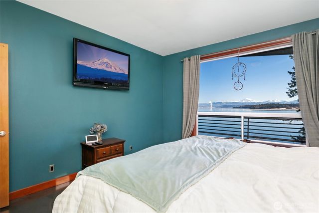 1822 Seacrest Drive, Lummi Island, WA 98262