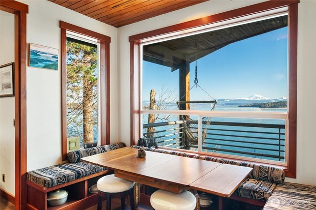 1822 Seacrest Drive, Lummi Island, WA 98262