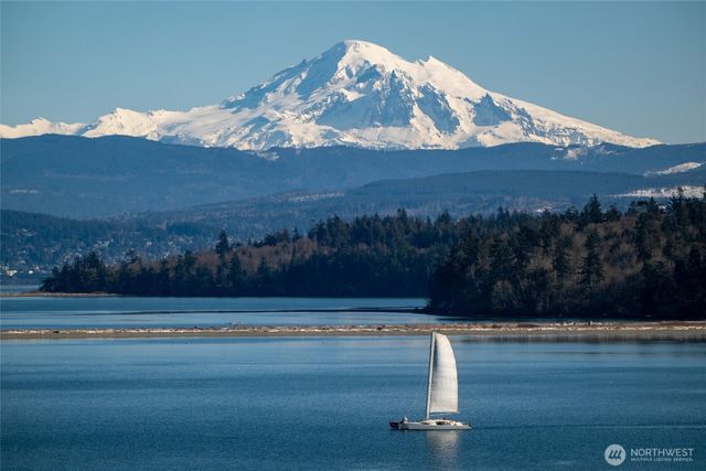 1822 Seacrest Drive, Lummi Island, WA 98262