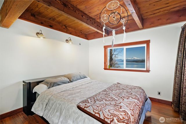 1822 Seacrest Drive, Lummi Island, WA 98262