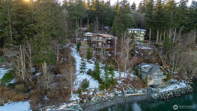 1822 Seacrest Drive, Lummi Island, WA 98262