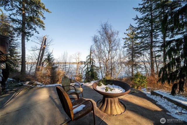 1822 Seacrest Drive, Lummi Island, WA 98262