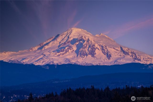 1822 Seacrest Drive, Lummi Island, WA 98262