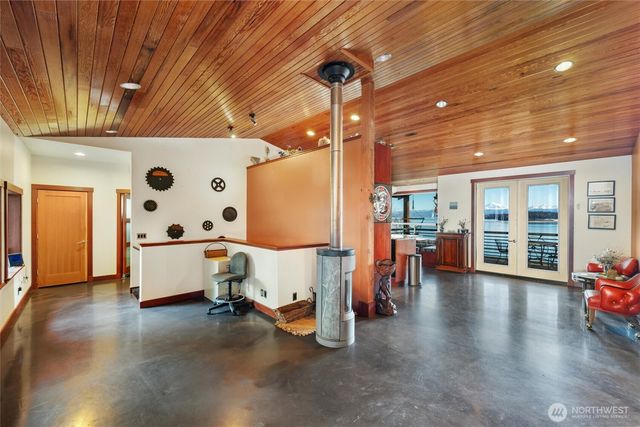 1822 Seacrest Drive, Lummi Island, WA 98262