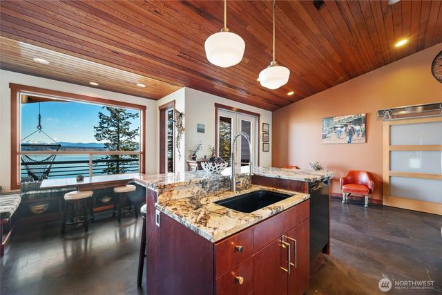 1822 Seacrest Drive, Lummi Island, WA 98262