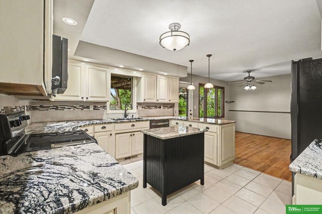 2012 Park Place Drive, Fremont, NE 68025