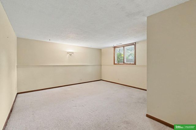 2012 Park Place Drive, Fremont, NE 68025