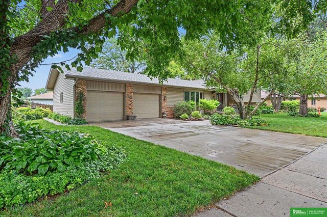 2012 Park Place Drive, Fremont, NE 68025