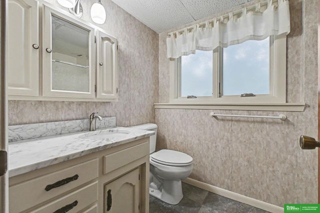 2012 Park Place Drive, Fremont, NE 68025