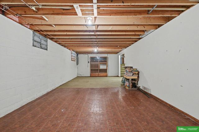 2012 Park Place Drive, Fremont, NE 68025