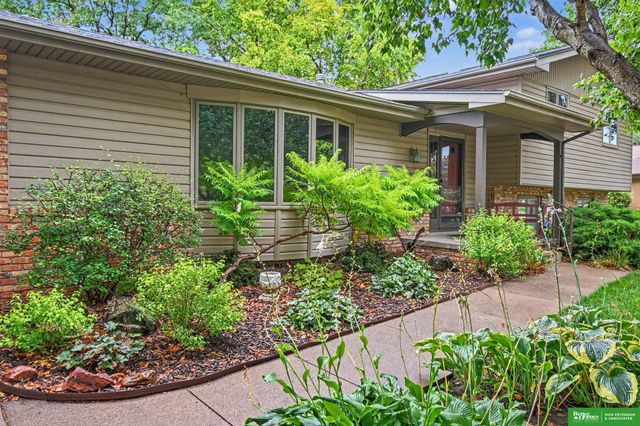 2012 Park Place Drive, Fremont, NE 68025