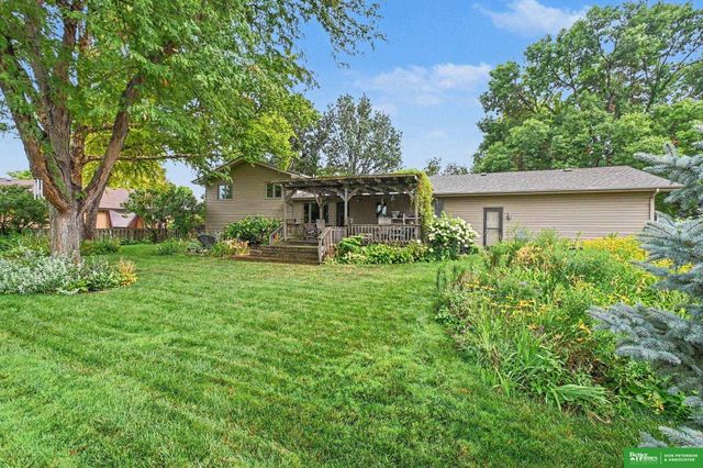 2012 Park Place Drive, Fremont, NE 68025