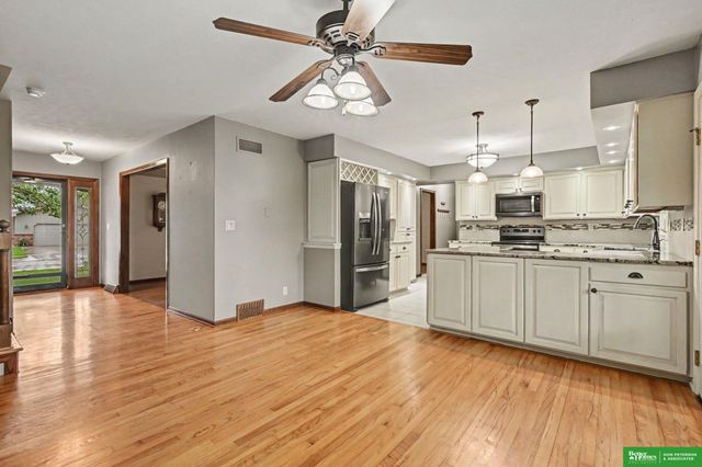 2012 Park Place Drive, Fremont, NE 68025
