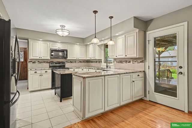 2012 Park Place Drive, Fremont, NE 68025