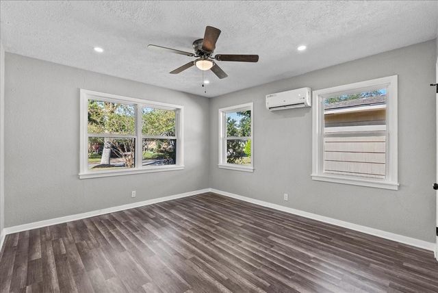 6410 Heron Drive, Houston, TX 77087