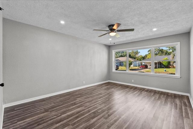 6410 Heron Drive, Houston, TX 77087