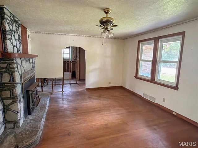 1572 Farmview Avenue, St Louis, MO 63138