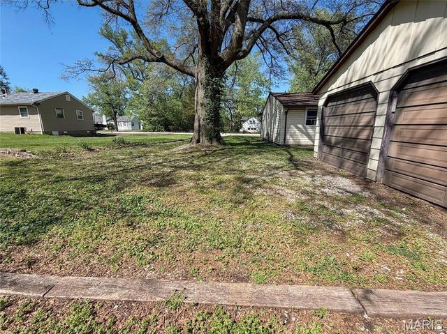 1572 Farmview Avenue, St Louis, MO 63138