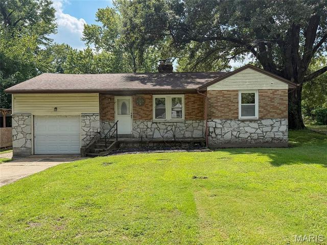 1572 Farmview Avenue, St Louis, MO 63138