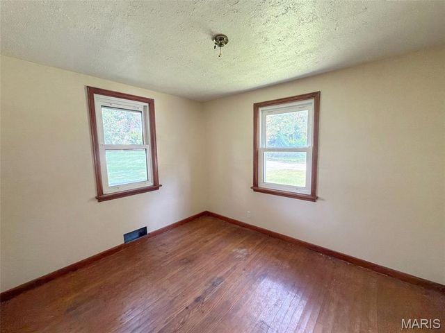 1572 Farmview Avenue, St Louis, MO 63138