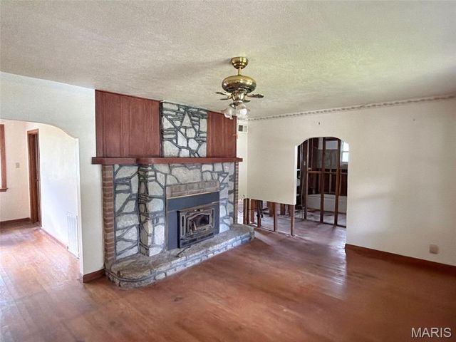1572 Farmview Avenue, St Louis, MO 63138