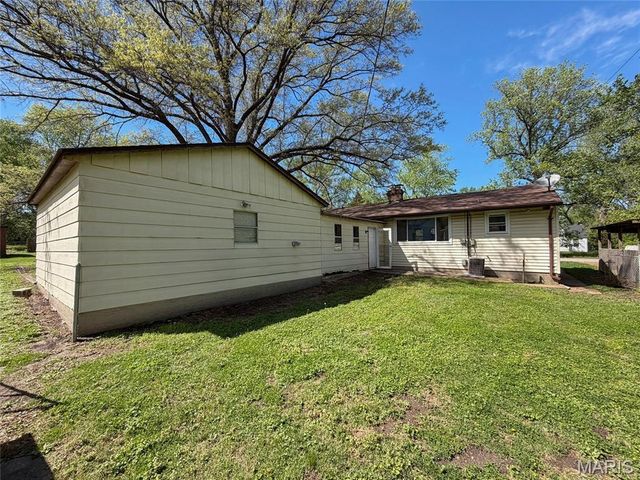 1572 Farmview Avenue, St Louis, MO 63138