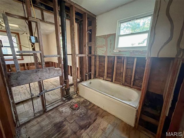 1572 Farmview Avenue, St Louis, MO 63138