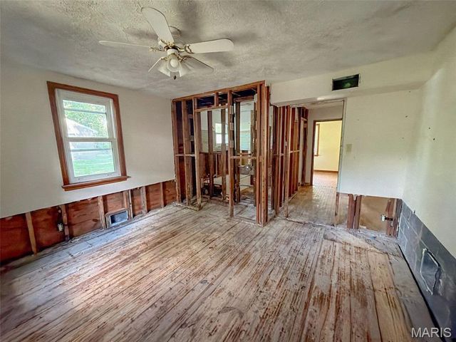 1572 Farmview Avenue, St Louis, MO 63138