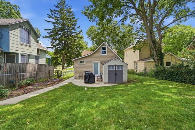909 N Broadway Street, Leavenworth, KS 66048