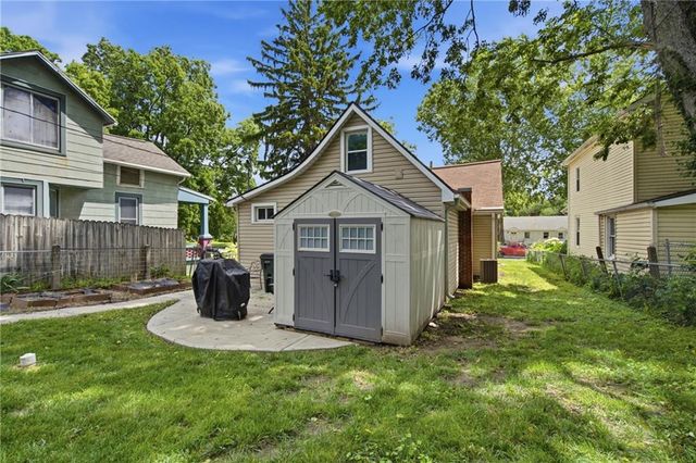 909 N Broadway Street, Leavenworth, KS 66048