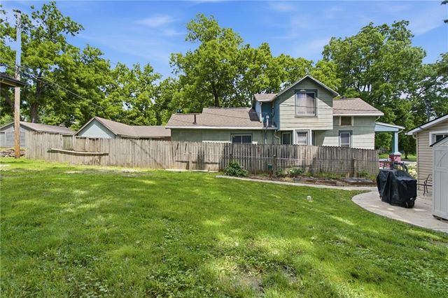 909 N Broadway Street, Leavenworth, KS 66048