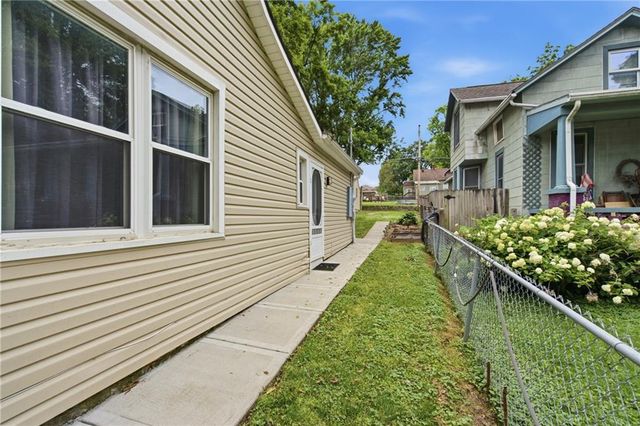 909 N Broadway Street, Leavenworth, KS 66048