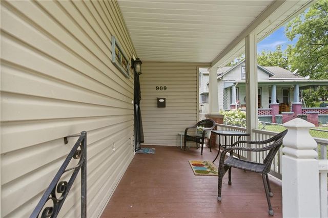 909 N Broadway Street, Leavenworth, KS 66048