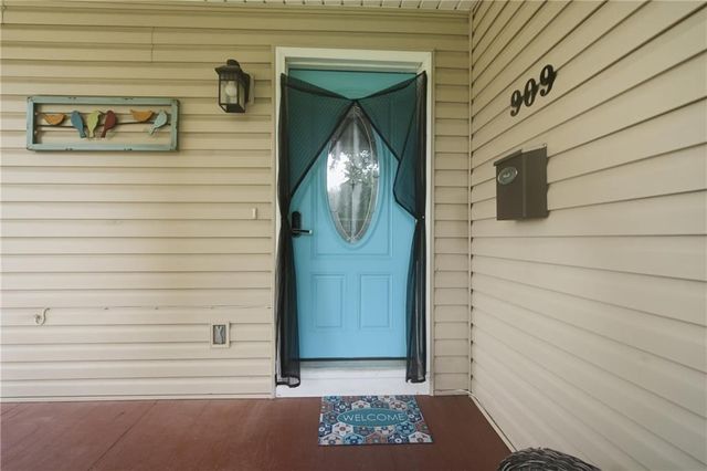 909 N Broadway Street, Leavenworth, KS 66048