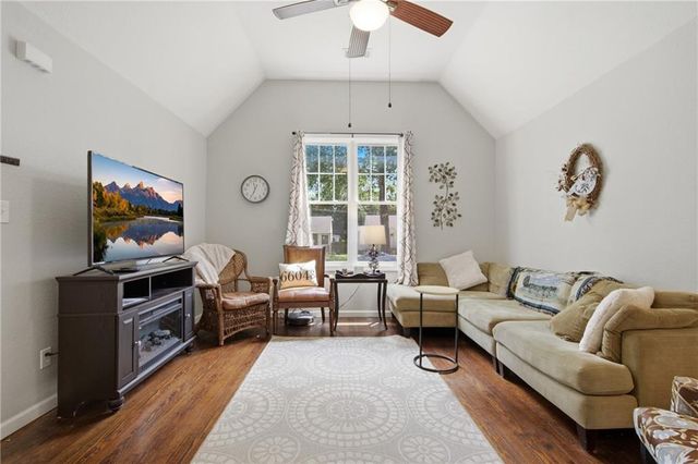 909 N Broadway Street, Leavenworth, KS 66048