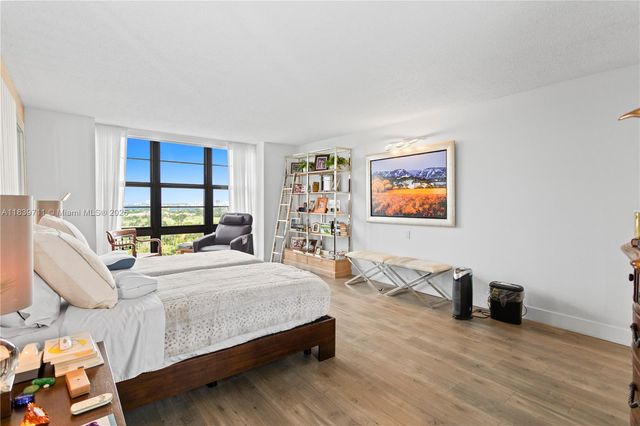 5500 Collins Ave 1502, Miami Beach, FL 33140