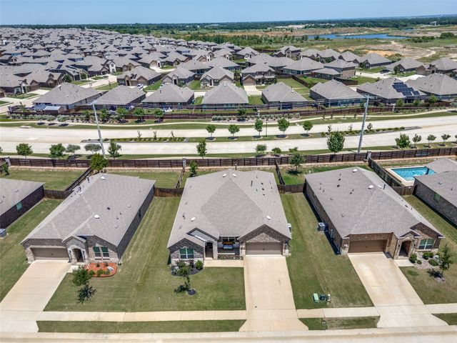10121 Table Bluff Street, Aubrey, TX 76227