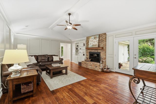 1000 Bert Drive, Arlington, TX 76012