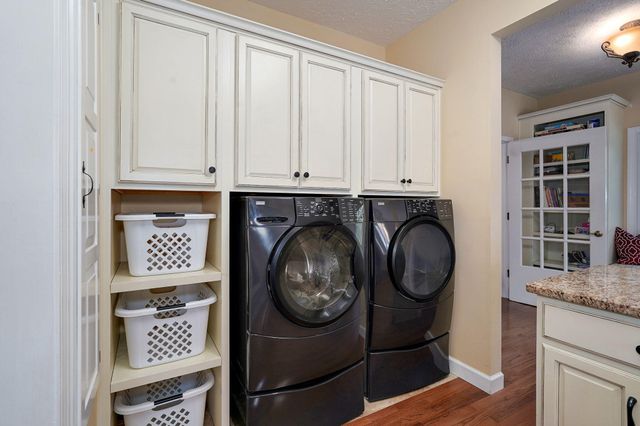 3060 W Ellison Drive, Springfield, MO 65810