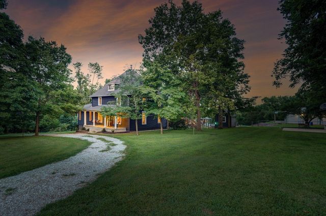 3060 W Ellison Drive, Springfield, MO 65810