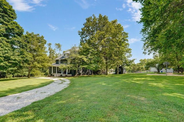 3060 W Ellison Drive, Springfield, MO 65810