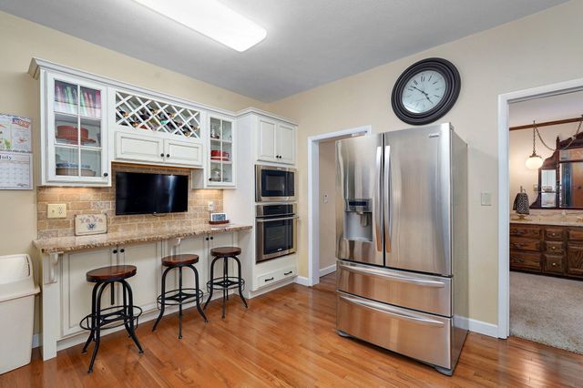 3060 W Ellison Drive, Springfield, MO 65810