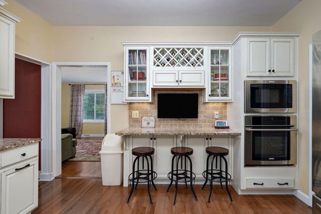 3060 W Ellison Drive, Springfield, MO 65810