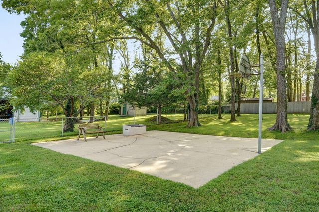 3060 W Ellison Drive, Springfield, MO 65810